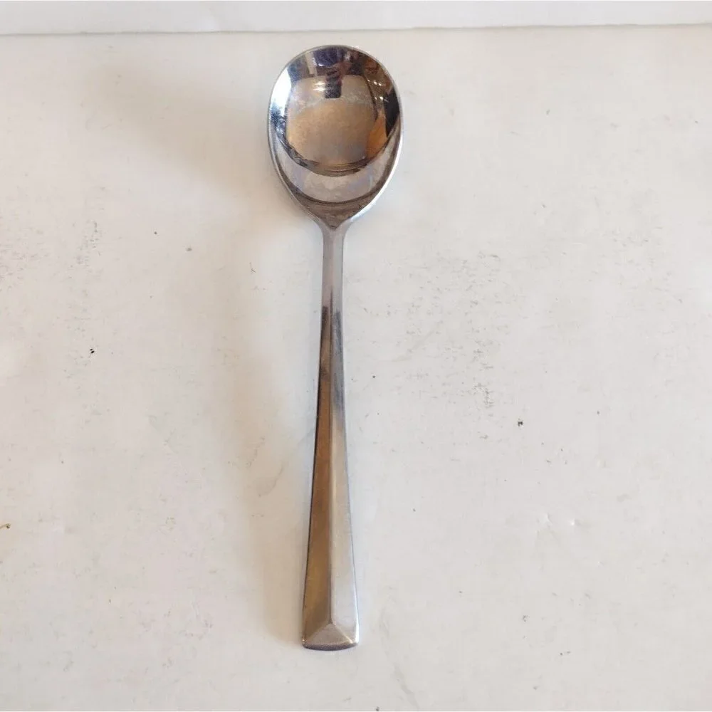 Reed & Barton Stainless Steel Rebacraft Korea Crest Pattern Soup Spoon